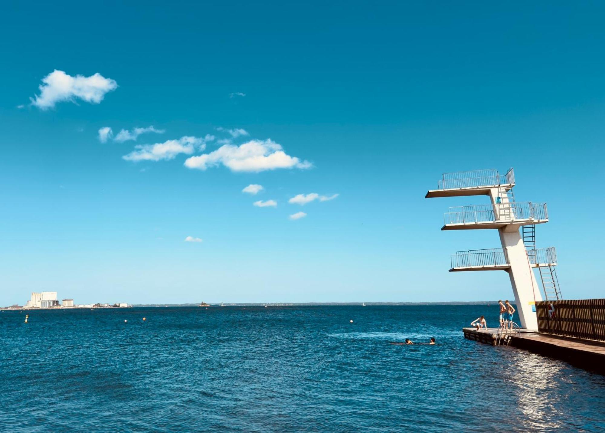 Toppmodernt Litet Hus Naera Slott Och Havet Loma-asunnot